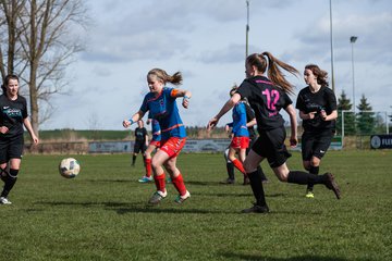 Bild 36 - C-Juniorinnen SV Steinhorst/Labenz - TSV Friedrichsberg-Busdorf : Ergebnis: 5:0